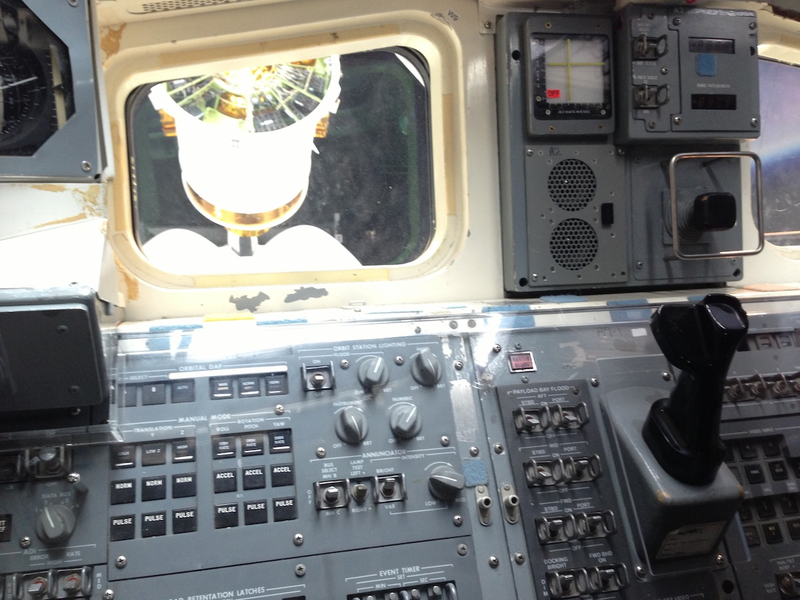 Illustration for article titled I Took This Amazing Tour Inside the Space Shuttle. So Should You.